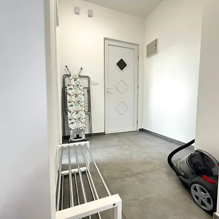 Studio-Apartments Fuer Monteure & Businessgaeste Zentral In Neumuenster Exterior photo