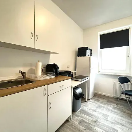 Studio-Apartments Fuer Monteure & Businessgaeste Zentral In Neumuenster Exterior photo