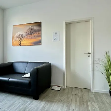 Studio-Apartments Fuer Monteure & Businessgaeste Zentral In Neumuenster Exterior photo