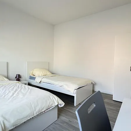Studio-Apartments Fuer Monteure & Businessgaeste Zentral In Neumuenster Exterior photo