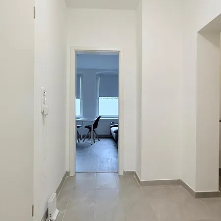 Studio-Apartments Fuer Monteure & Businessgaeste Zentral In Neumuenster Exterior photo