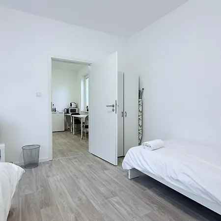 Studio-Apartments Fuer Monteure & Businessgaeste Zentral In Neumuenster Exterior photo