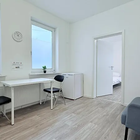 Studio-Apartments Fuer Monteure & Businessgaeste Zentral In Neumuenster Exterior photo