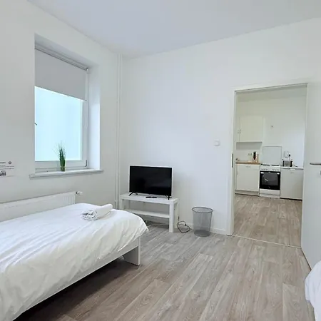 Studio-Apartments Fuer Monteure & Businessgaeste Zentral In Neumuenster Exterior photo